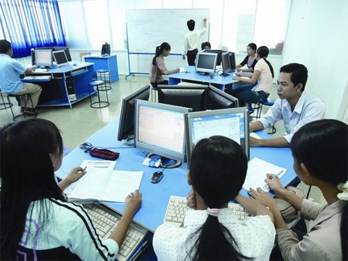 Nâng cao năng lực của giảng viên dùng công nghệ thông tin giảng dạy trong các trường đại học ở TP. Hồ Chí Minh