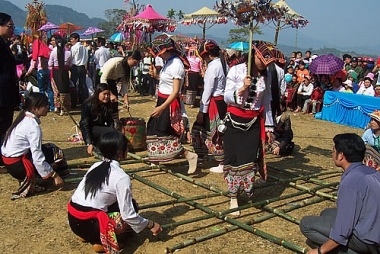 Tác động của phương tiện truyền thông đến sinh kế của tộc người Thái, Hmông, Thổ ở miền núi Nghệ An