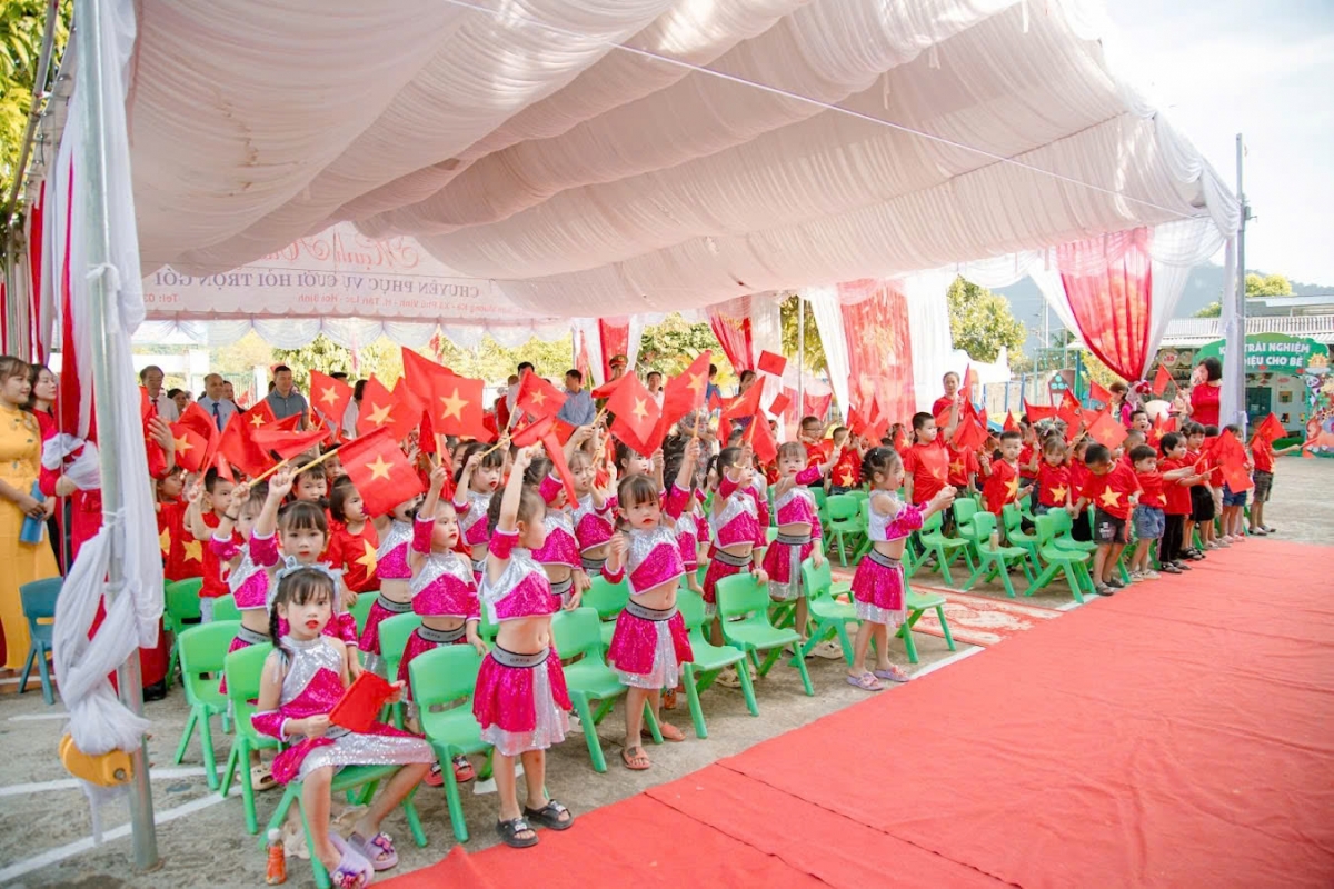 Phòng Giáo dục và đào tạo huyện Tân Lạc: Phấn đấu hoàn thành tốt nhiệm vụ năm học mới 2024-2025