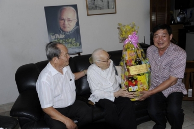 Hội đồng hương Bạc Liêu – Cà Mau tại TP. Hồ Chí Minh thăm hỏi và chúc tết gia đình lão thành cách mạng