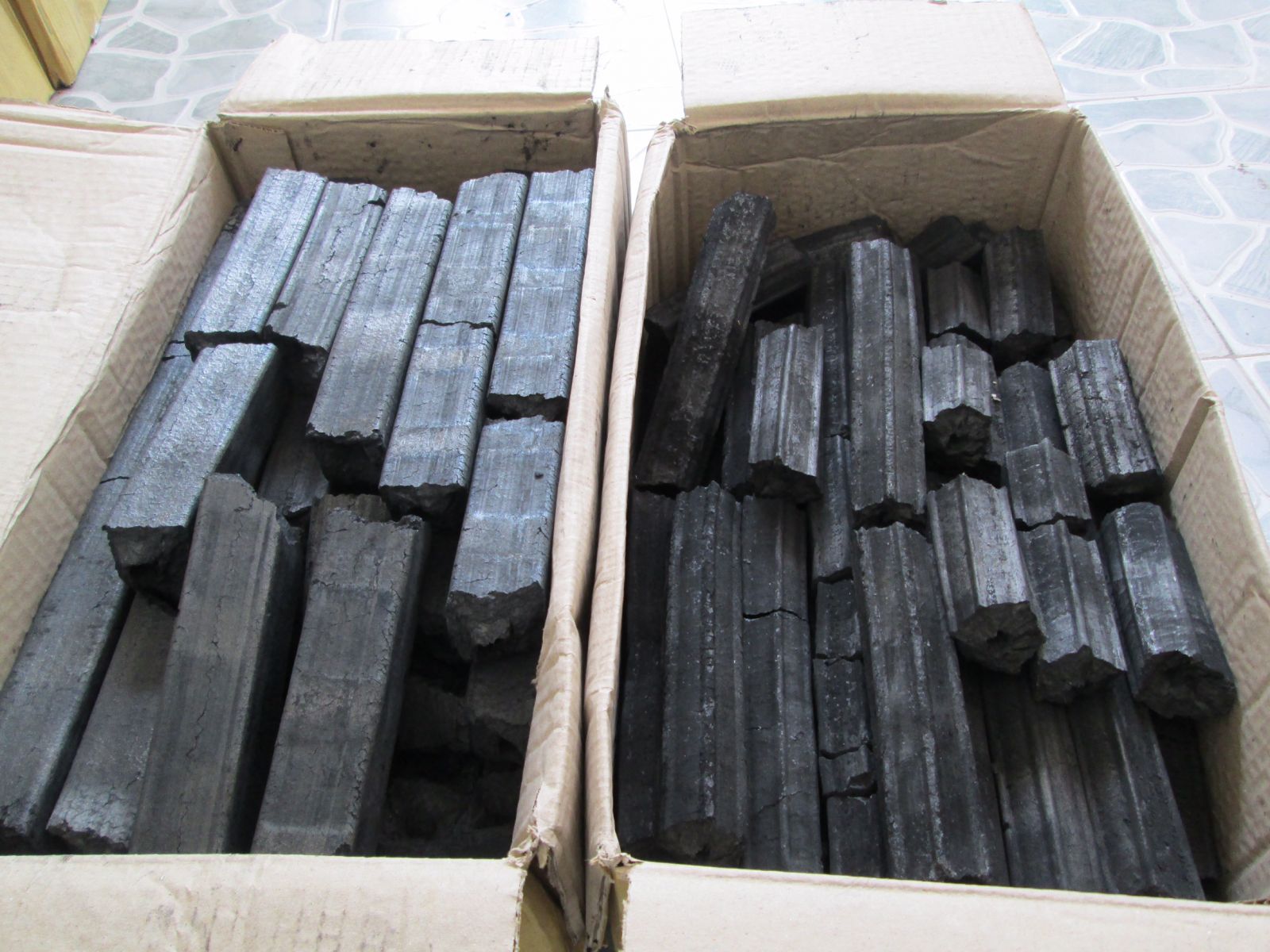 Sawdust charcoal express delivery services to the UAE