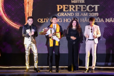 Doanh nhân Thái Hoàng xuất sắc giành giải thưởng Quý ông Hoàn hảo 2019