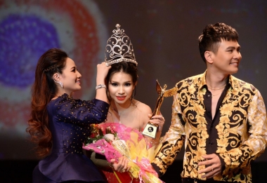 Hoa hậu Huỳnh Trâm - sự thành công đến từ những bước chân thầm lặng của mẹ.