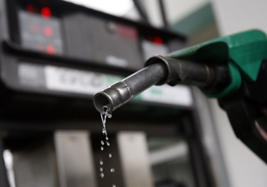 Giá xăng, dầu tiếp tục tăng mạnh