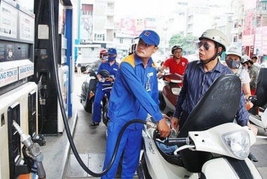 Giá xăng tiếp tục giảm mạnh