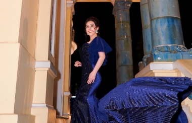 Nữ hoàng Kim Trang kiêu sa lộng lẫy đi dự triển lãm tranh của NTK Quỳnh Paris