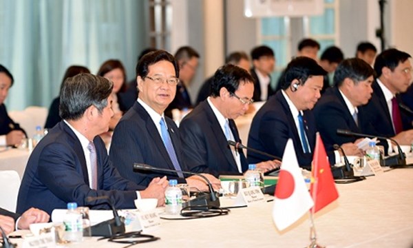 Thủ tướng tọa đàm với 15 tập đoàn hàng đầu Nhật Bản