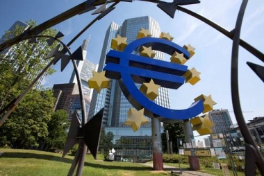 ECB giữ nguyên mức lãi suất thấp kỷ lục
