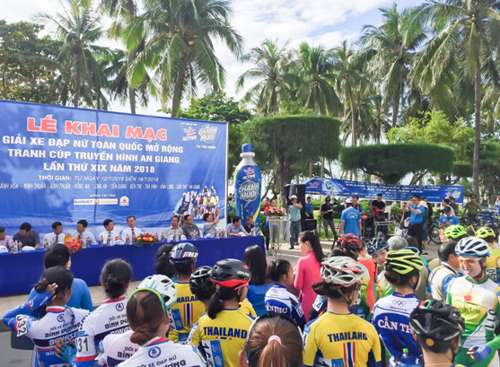 Khai mạc Giải đua Xe đạp nữ toàn quốc mở rộng tại TP. Nha Trang