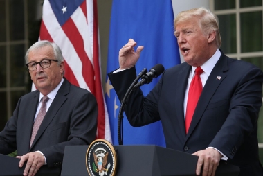 Ngăn chặn nguy cơ chiến tranh thương mại, Mỹ và EU nhất trí đàm phán giảm thuế quan