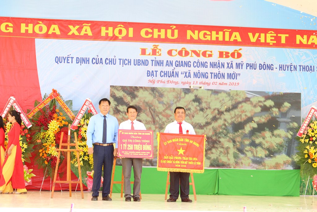 Huyện Thoại Sơn, tỉnh An Giang đạt chuẩn nông thôn mới năm 2018