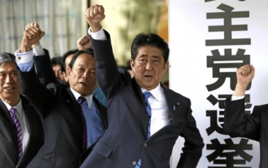 Cử tri Nhật Bản bầu cử Hạ viện trước thời hạn