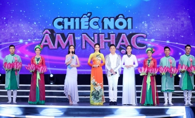 Hoa hậu Dương Kim Ánh kết hợp cùng ca sĩ Quốc Đại tại chương trình “Chiếc nôi âm nhạc”