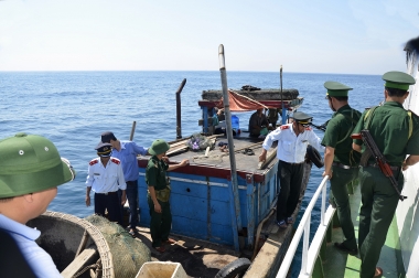 Phó Thủ tướng Trịnh Đình Dũng chỉ đạo gỡ “Thẻ vàng” của EC cho ngành thủy sản