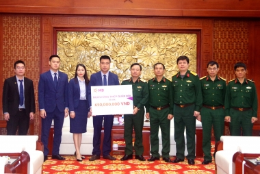 MB trao 650 triệu đồng hỗ trợ gia đình các liệt sĩ hy sinh tại thủy điện Rào Trăng 3