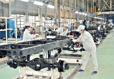 Ngành công nghiệp ô tô Việt Nam phần lớn ở mức lắp ráp đơn giản