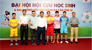 Bế mạc giải bóng đá cựu học sinh trường Nguyễn Quán Nho "Thanh Hóa"