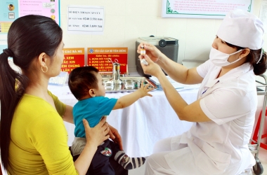 Tiếp tục nhập vaccine 5 trong 1 đáp ứng đủ nhu cầu tiêm chủng cuối năm 2015