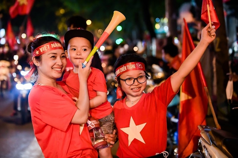 Cổ động viên mừng U23 Việt Nam giành Huy chương Vàng SEA Games 31