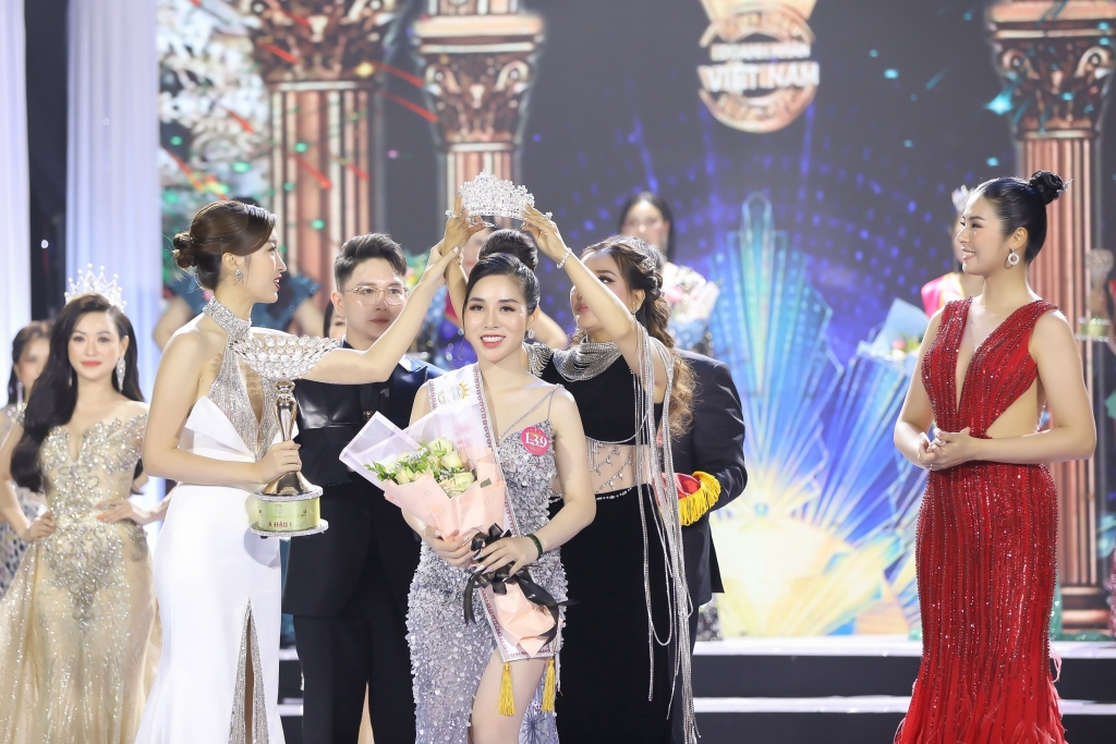 Vũ Khánh Hòa đăng quang ngôi vị Á hậu 1 Hoa hậu Doanh nhân Việt Nam toàn cầu 2022