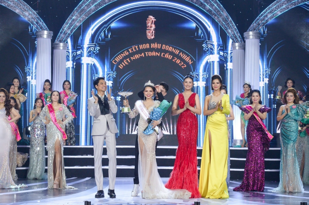 Nguyễn Thị Thảo đăng quang Á hậu 3 cuộc thi Hoa hậu Doanh nhân Việt Nam Toàn cầu 2022