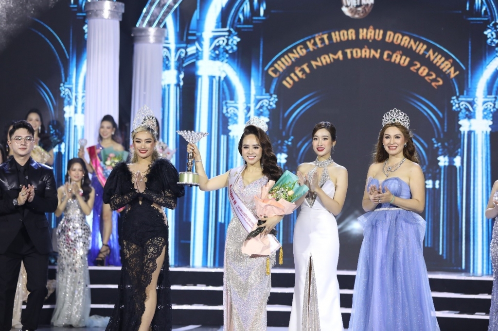 Lê Thị Hồng Thắm dành Á hậu 2 Hoa hậu Doanh nhân Việt Nam Toàn cầu 2022