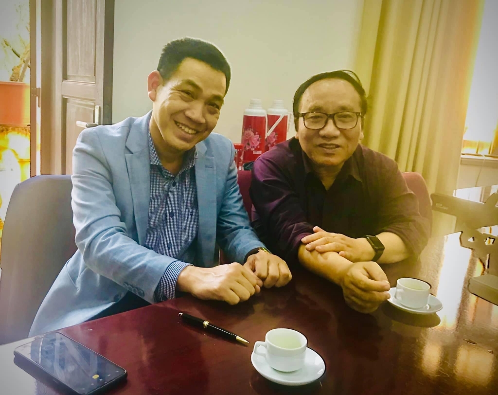 Ngoài công tác báo chí, nhà báo Vương Xuân Nguyên cũng có mối quan hệ gần gũi với nhiều thi hữu