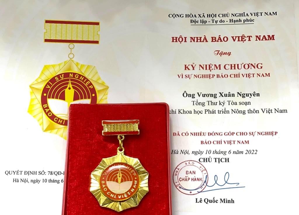 Nhà báo Vương Xuân Nguyên được tặng Kỷ niệm chương vì sự nghiệp Báo chí Việt Nam