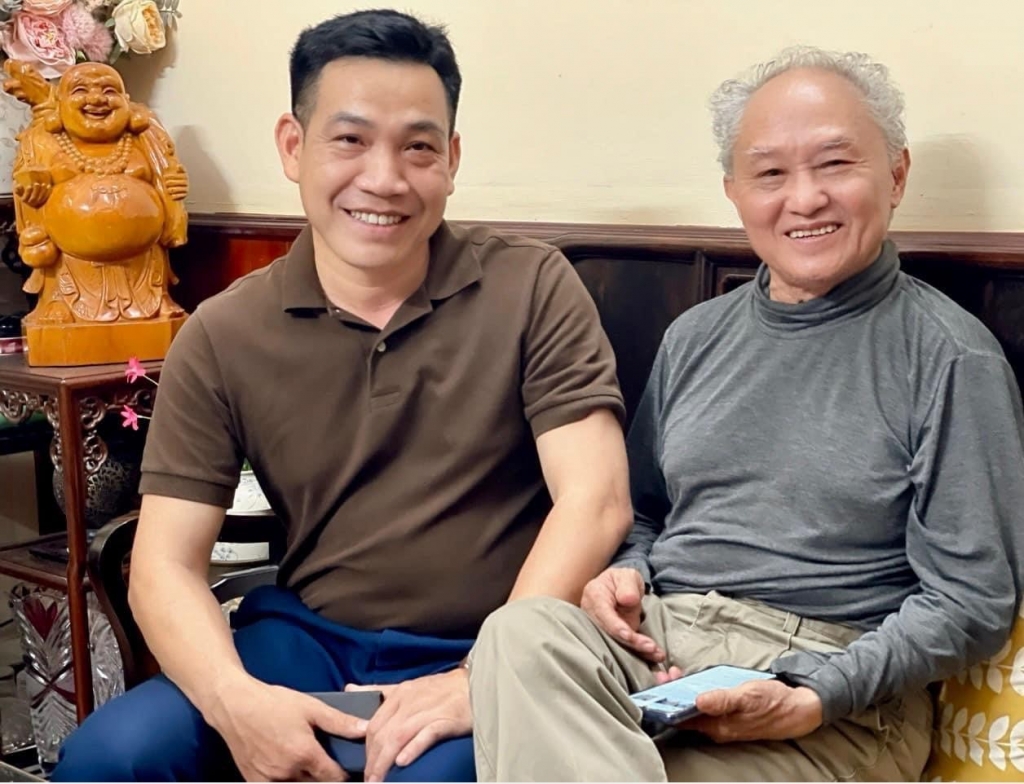 Nhà báo Vương Xuân Nguyên có cơ hội gần gũi và làm việc cùng Nhà báo, Tiến sĩ Phạm Việt Long, nguyên phóng viên chiến trường của TTXVN, TBT Tạp chí điện tử Văn hoá và Phát triển