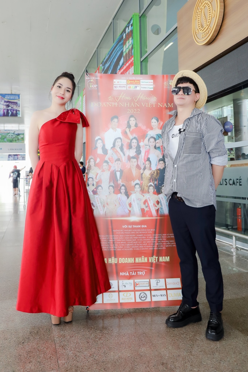 Á hậu Vũ Khánh Hòa và MC Minh Hưng cũng có mặt và chờ đợi các thí sinh đến