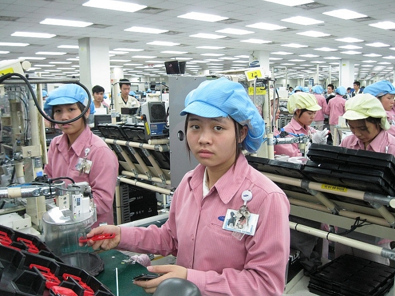 Công nhân đang làm việc tại nhà máy Samsung Việt Nam trong KCN Yên Phong, tỉnh Bắc Ninh 