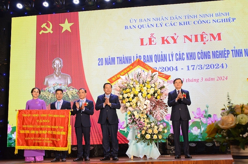 Ban Quản lý các Khu công nghiệp tỉnh Ninh Bình đón nhận nhiều phần thưởng cao quý của Bộ Kế hoạch và Đầu tư và tỉnh Ninh Bình