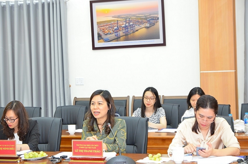 Bà Lê Thị Thanh Thảo- Trưởng đại diện Tổ chức Phát triển Công nghiệp Liên Hiệp Quốc (UNIDO) tại Việt Nam (ngồi giữa) phát biểu tại buổi làm việc với Ban Quản lý KKT Hải Phòng