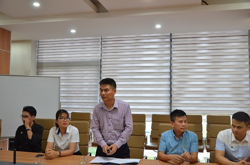 Đoàn công tác làm việc tại Công ty Cổ phần luyện thép cao cấp Việt Nhật trong KCN Nam Cầu Kiền