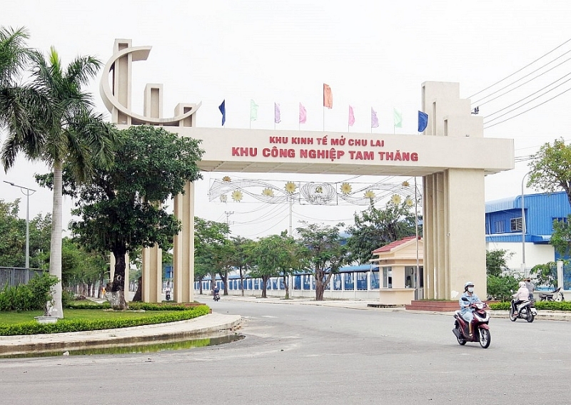 Cổng ngoài KCN Tam Thăng