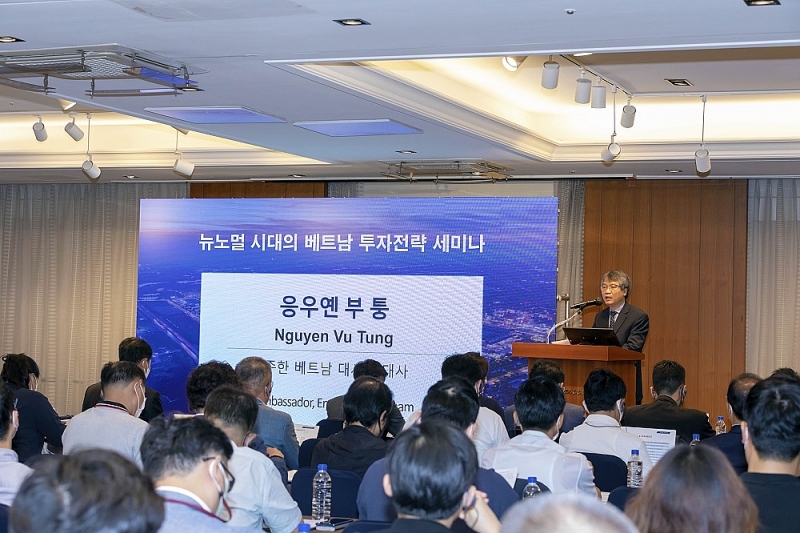 Đại sứ Đặc mệnh toàn quyền Việt Nam tại Hàn Quốc Nguyễn Vũ Tùng phát biểu tại Hội thảo quốc tế “Xu hướng đầu tư vào Việt Nam trong bối cảnh bình thường mới”