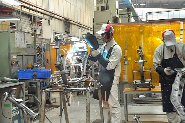 Công nhân làm việc trong KCN tỉnh Vĩnh Phúc 