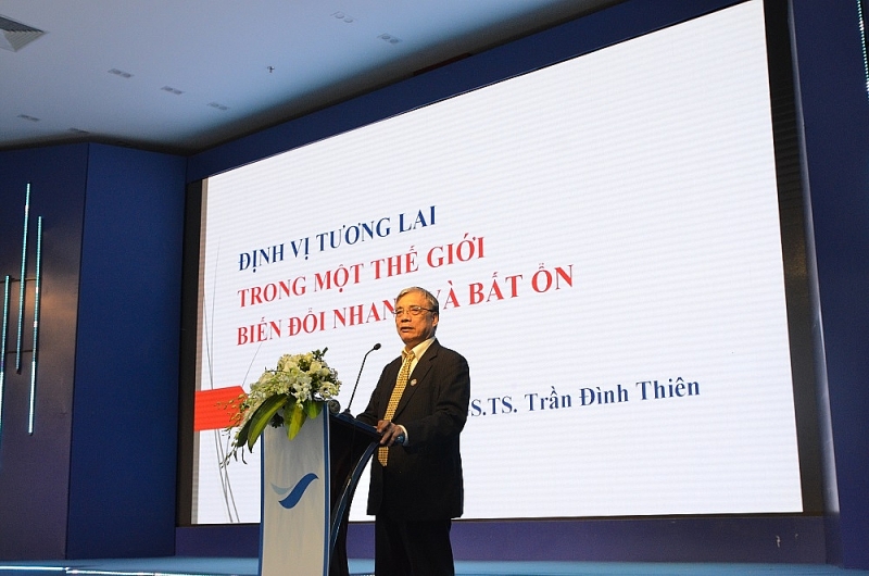 Chuyên gia kinh tế Trần Đình Thiên phát biểu tại Hội thảo