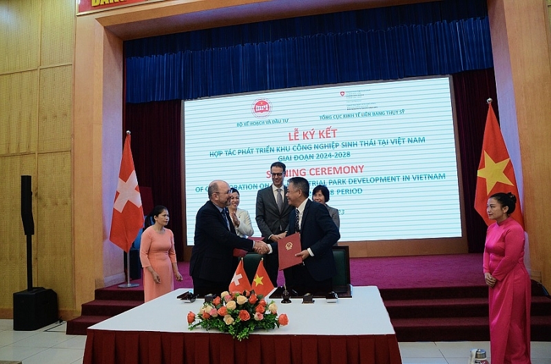 Bộ Kế hoạch và Đầu tư làm việc với Thụy Sỹ và ký kết Biên bản ghi nhớ hợp tác phát triển KCN sinh thái tại Việt Nam