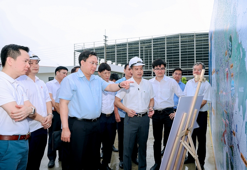 Chủ tịch UBND tỉnh Trần Duy Đông thăm, tìm hiểu tình hình đầu tư hạ tầng, phát triển công nghiệp của Khu công nghiệp Bá Thiện 1 (Bình Xuyên) Chủ tịch UBND tỉnh Trần Duy Đông thăm, tìm hiểu tình hình đầu tư hạ tầng, phát triển công nghiệp của Khu công nghiệp Bá Thiện 1 (Bình Xuyên)