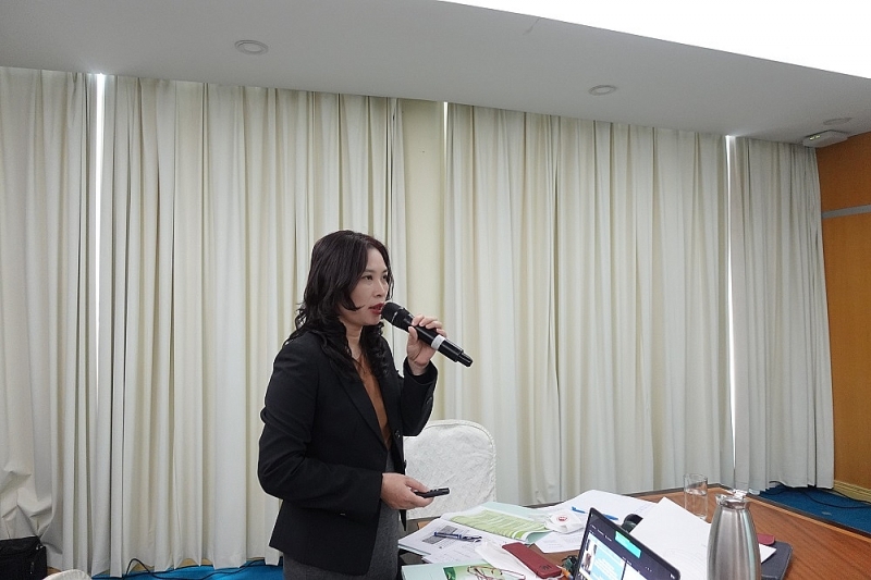 bà Nguyễn Trâm Anh- Chuyên gia kỹ thuật quốc gia UNIDO, đại diện Ban Quản lý Dự án đã giới thiệu tổng quan kết quả về quá trình triển khai Dự án ‘Triển khai KCN sinh thái theo hướng tiếp cận từ Chương trình KCN sinh thái toàn cầu” và các hoạt động trong thời gian tới.