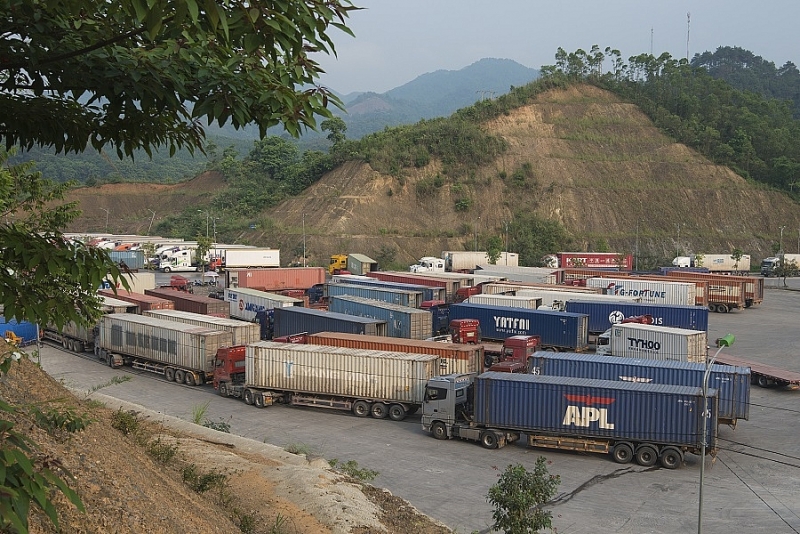 Quang cảnh lưu thông hàng hóa tại cửa khẩu quôc tế Hữu nghị, tỉnh Lạng Sơn 4
