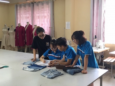 Các yếu tố ảnh hưởng tới thái độ và ý định mua phụ kiện thời trang tái chế của sinh viên tại Hà Nội