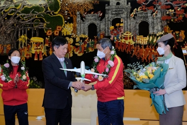 Bamboo Airways đón những “cô gái vàng” của Đội tuyển bóng đá nữ Việt Nam về nước