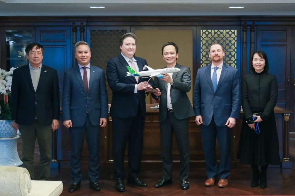 Tân đại sứ Mỹ Marc Knapper thăm trụ sở Hãng hàng không Bamboo Airways