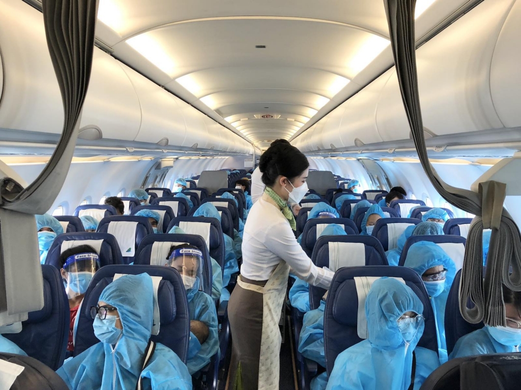 Vỡ oà niềm vui trên chuyến bay Bamboo Airways chở người Gia Lai từ TP. HCM