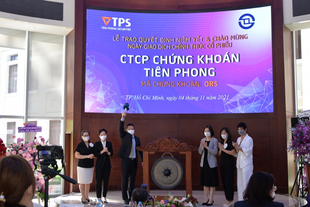 Chứng khoán Tiên Phong chính thức niêm yết