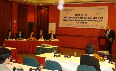 Dấu mốc xây dựng khung pháp lý, phát triển ngành chứng khoán Việt Nam