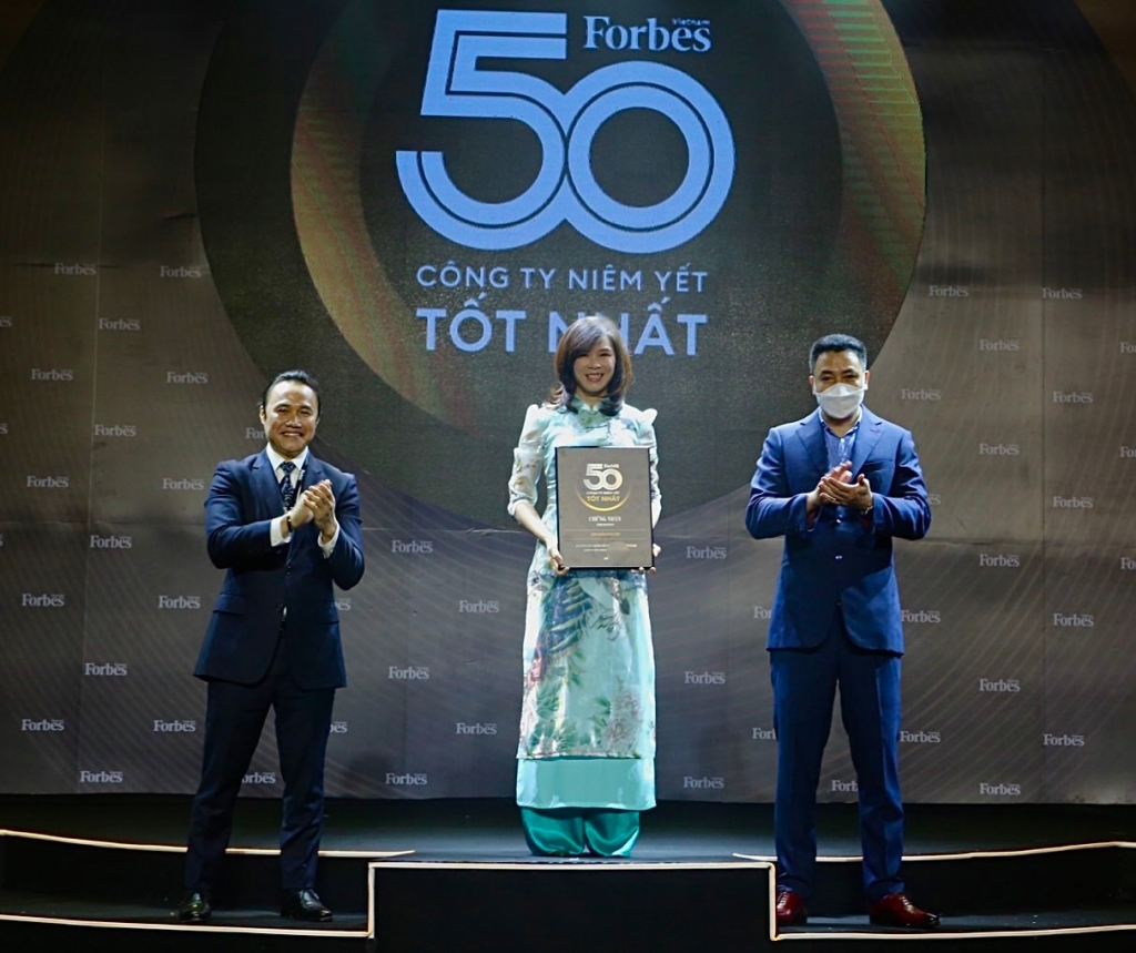 Forbes vinh danh 50 công ty niêm yết tốt nhất năm 2021