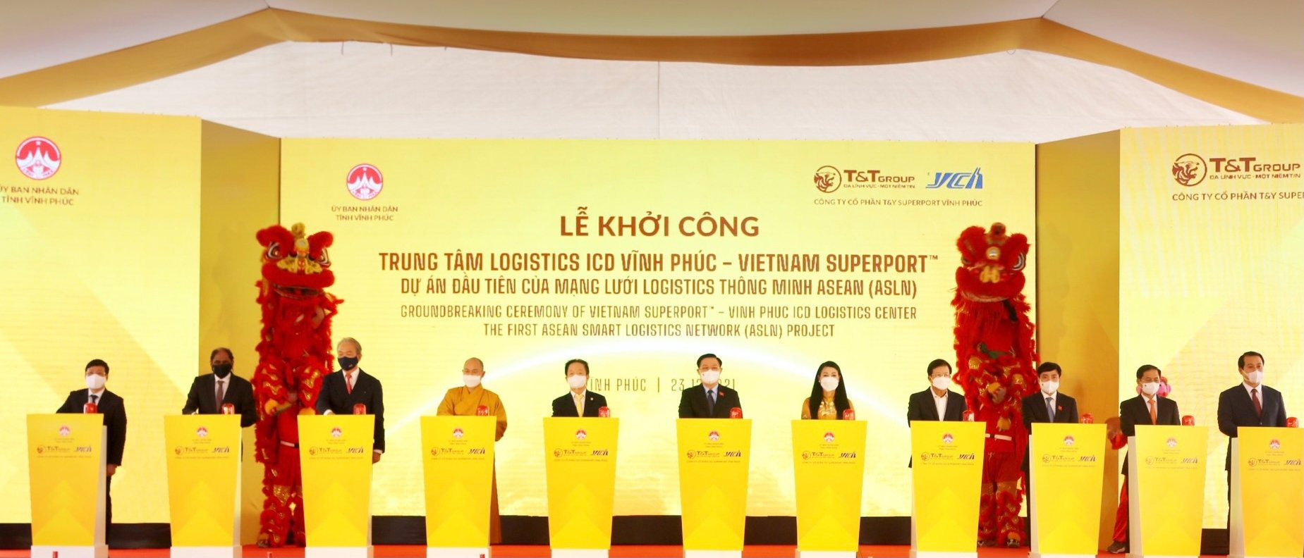 Việt Nam có “siêu cảng” đầu tiên mang tầm quốc tế - Ảnh 1.